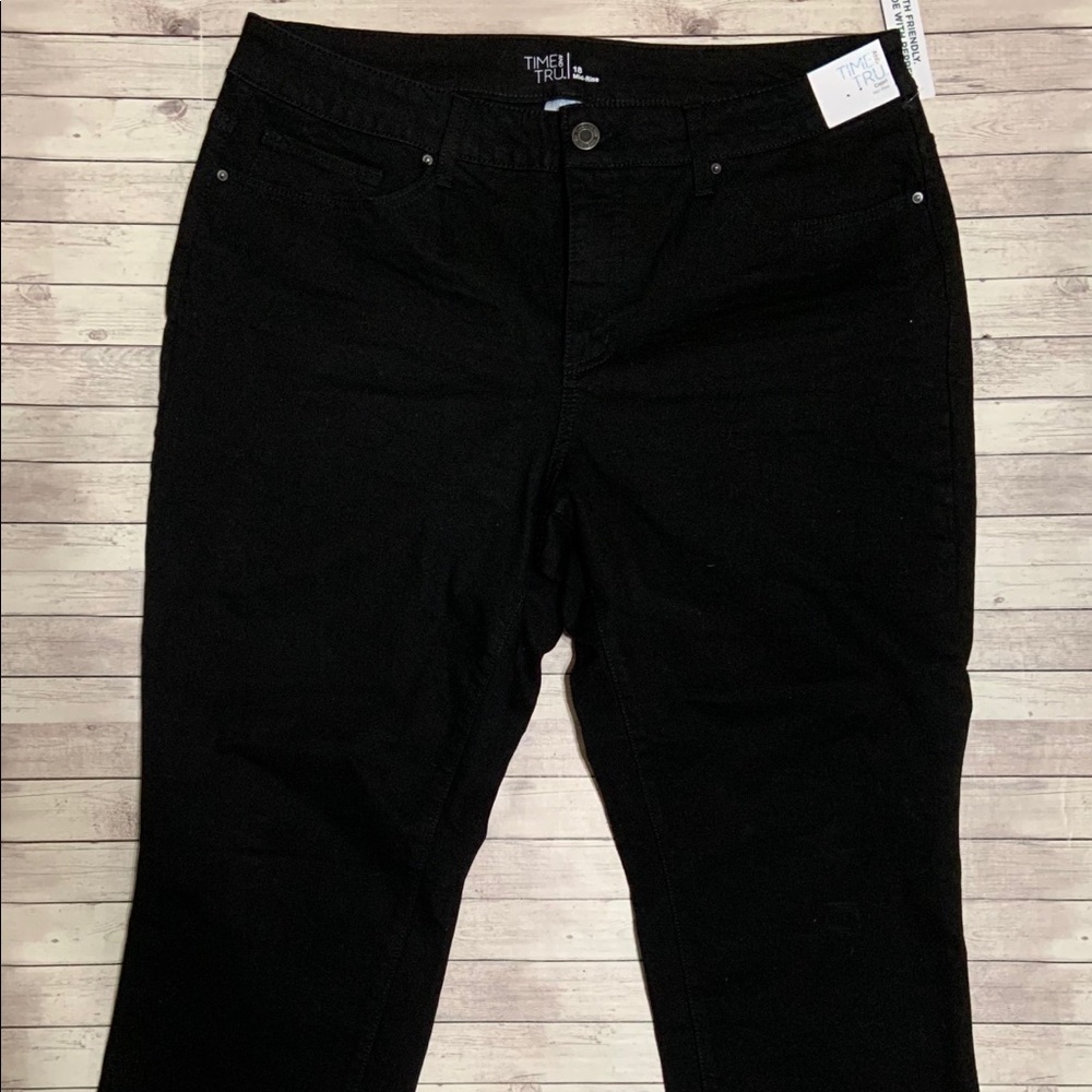 NEW! Size 18 Women’s Capri’s